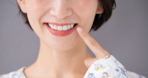 歯の見える口元